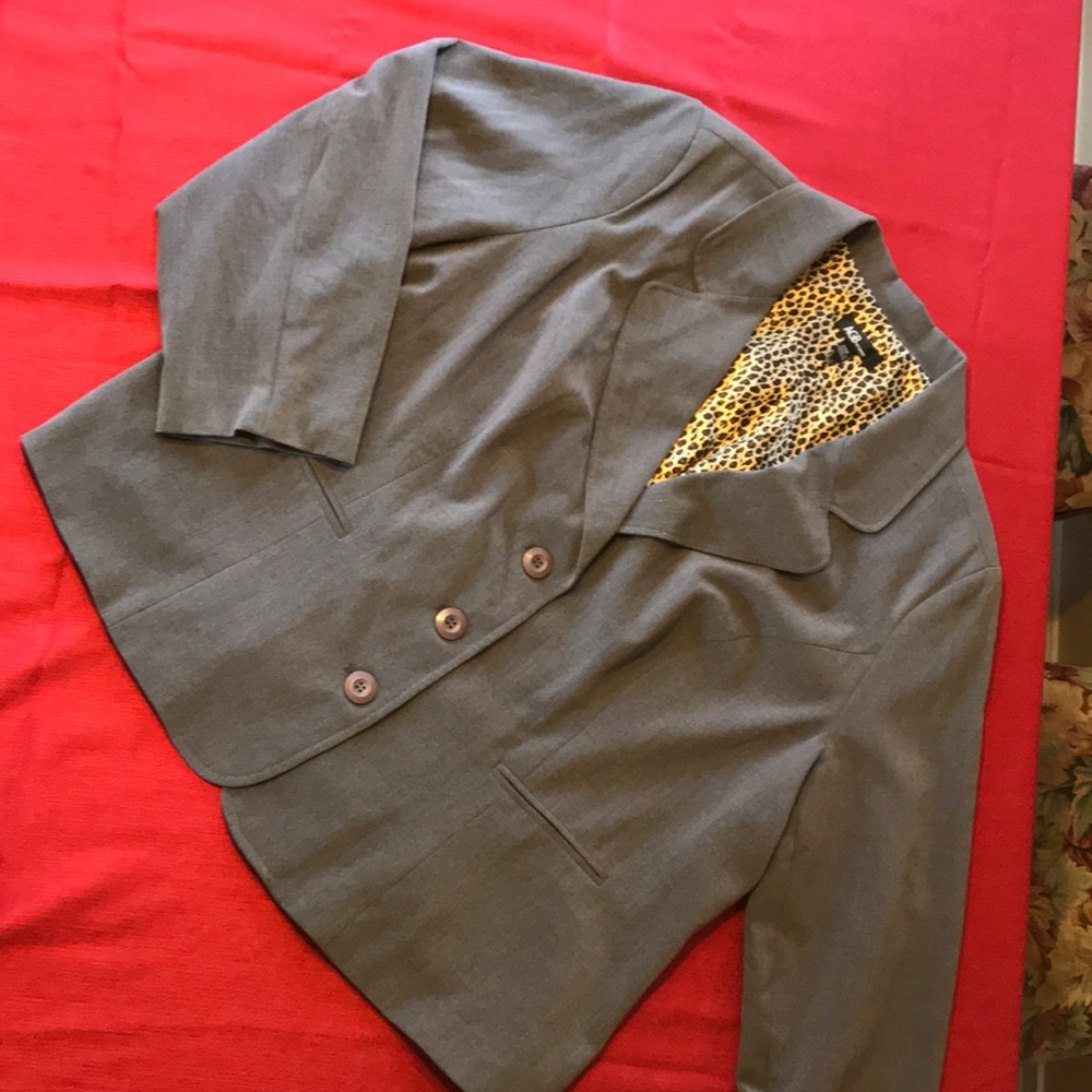 Gray suit jacket, lined, seamed, full bust